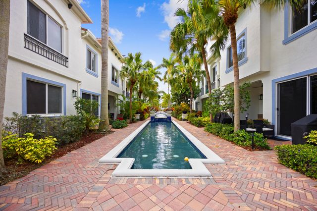 3055 Waterside Circle, Boynton Beach, FL 33435