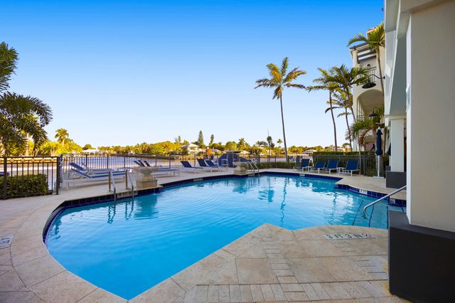 3055 Waterside Circle, Boynton Beach, FL 33435