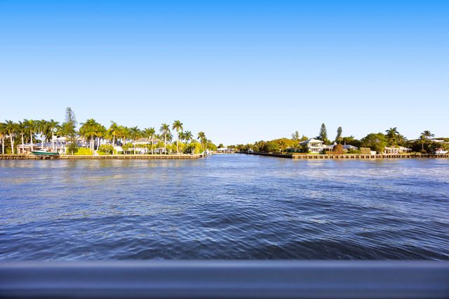 3055 Waterside Circle, Boynton Beach, FL 33435