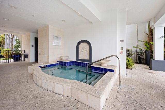 3055 Waterside Circle, Boynton Beach, FL 33435