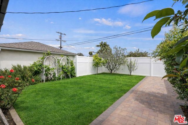 8348 Reading Avenue, Los Angeles, CA 90045
