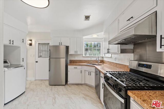 8348 Reading Avenue, Los Angeles, CA 90045