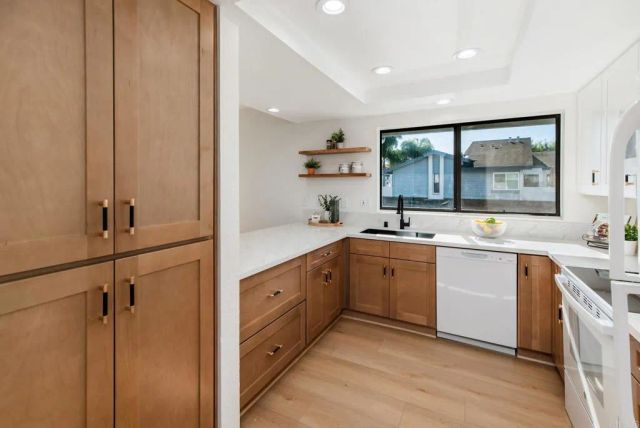 4085 Crystal Dawn 201, San Diego, CA 92122