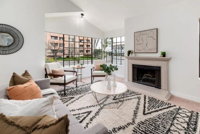 4085 Crystal Dawn 201, San Diego, CA 92122