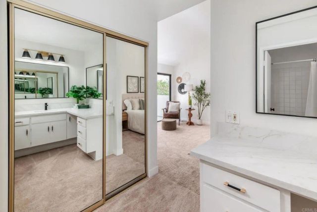 4085 Crystal Dawn 201, San Diego, CA 92122