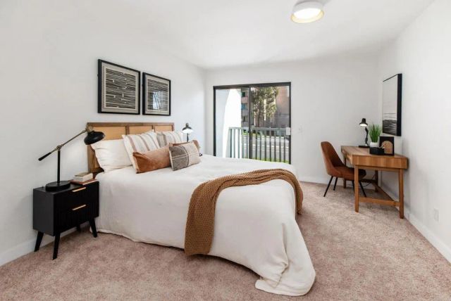 4085 Crystal Dawn 201, San Diego, CA 92122