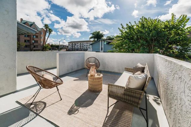 4085 Crystal Dawn 201, San Diego, CA 92122