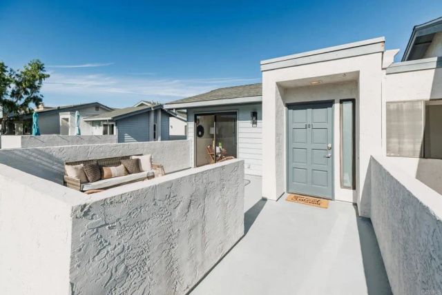 4085 Crystal Dawn 201, San Diego, CA 92122