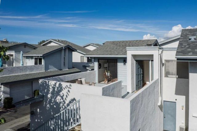 4085 Crystal Dawn 201, San Diego, CA 92122