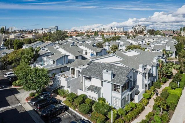 4085 Crystal Dawn 201, San Diego, CA 92122