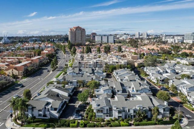 4085 Crystal Dawn 201, San Diego, CA 92122