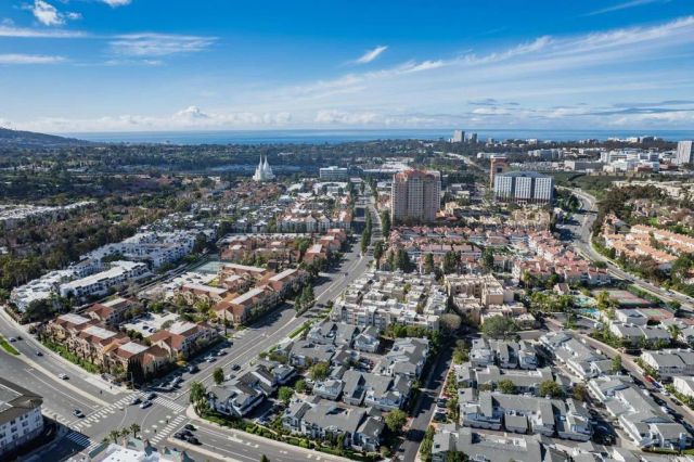 4085 Crystal Dawn 201, San Diego, CA 92122