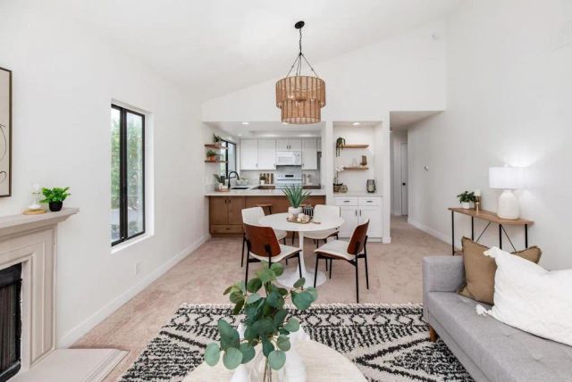 4085 Crystal Dawn 201, San Diego, CA 92122