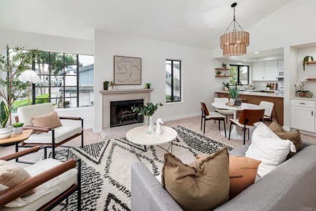 4085 Crystal Dawn 201, San Diego, CA 92122