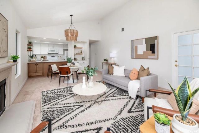 4085 Crystal Dawn 201, San Diego, CA 92122