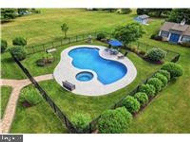 1795 FREIER RD, Quakertown, PA 18951