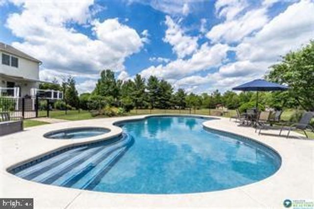 1795 FREIER RD, Quakertown, PA 18951