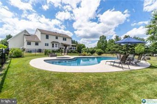 1795 FREIER RD, Quakertown, PA 18951