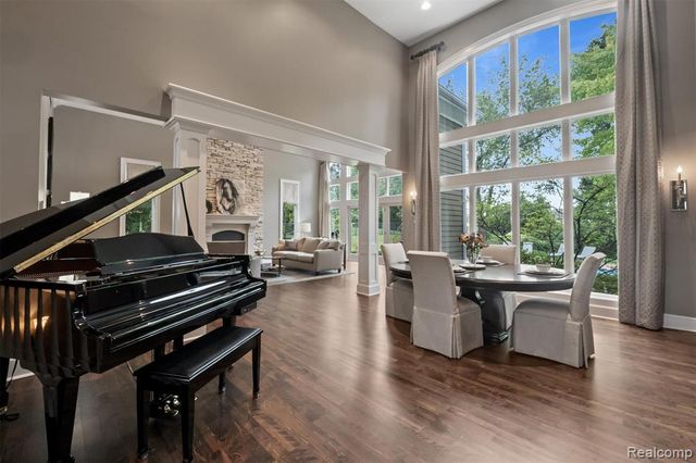 864 Pine Needle Trail, Rochester, MI 48306