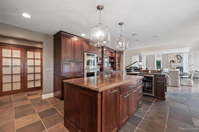 864 Pine Needle Trail, Rochester, MI 48306