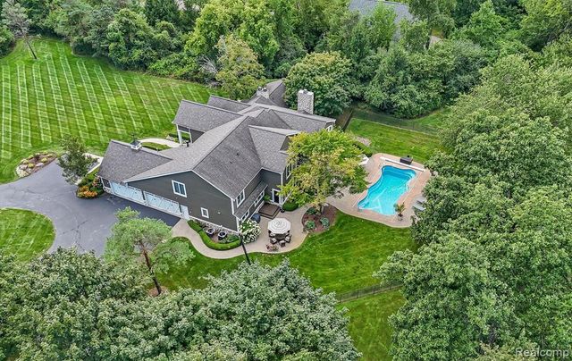 864 Pine Needle Trail, Rochester, MI 48306