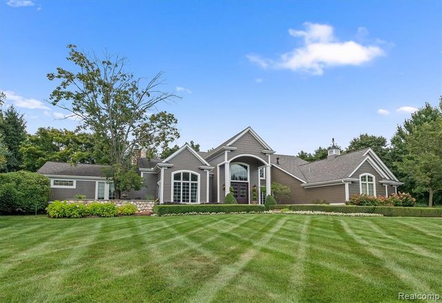 864 Pine Needle Trail, Rochester, MI 48306