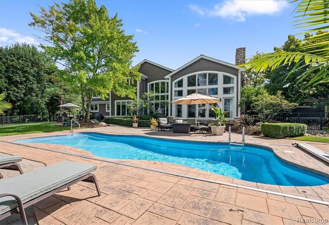 864 Pine Needle Trail, Rochester, MI 48306
