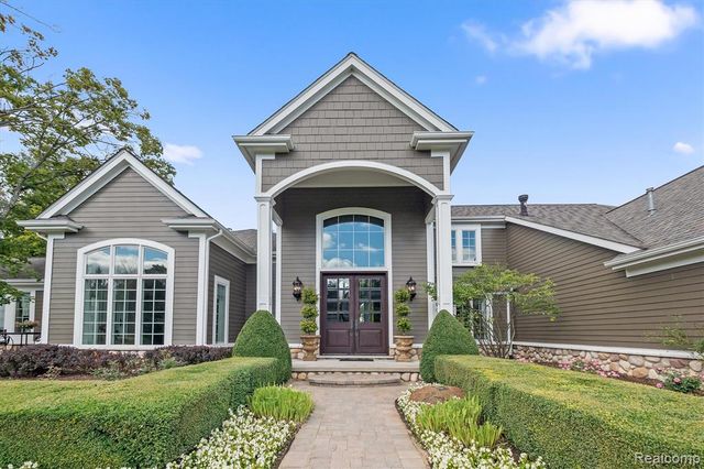 864 Pine Needle Trail, Rochester, MI 48306