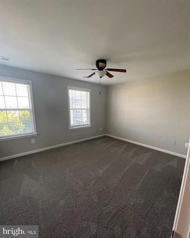 3067 CHINKAPIN OAK LN, Woodbridge, VA 22191