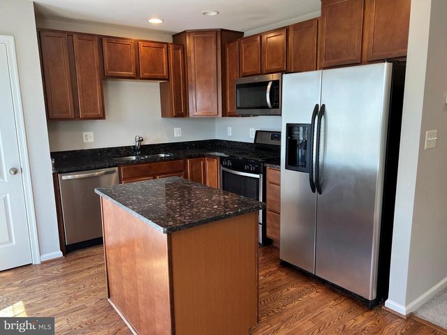 3067 CHINKAPIN OAK LN, Woodbridge, VA 22191