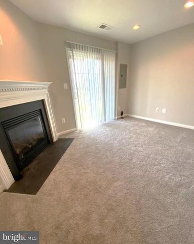 3067 CHINKAPIN OAK LN, Woodbridge, VA 22191