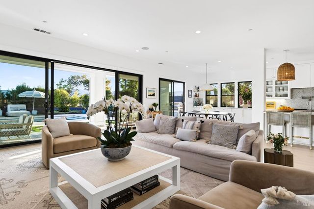 16 Upland Rd, St. Helena, CA 94574