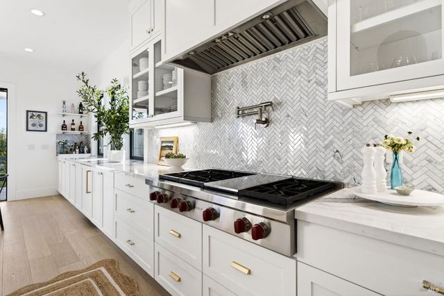 16 Upland Rd, St. Helena, CA 94574