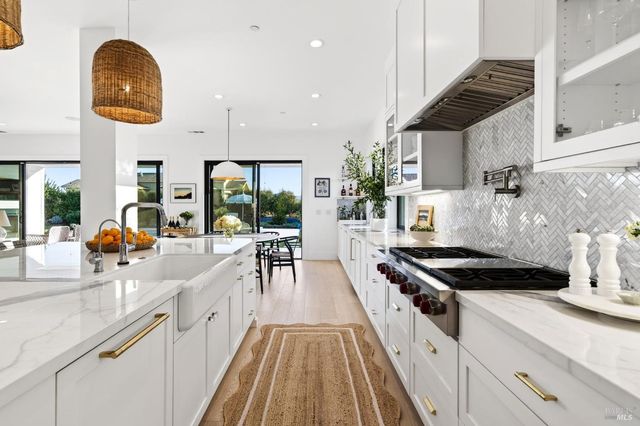 16 Upland Rd, St. Helena, CA 94574