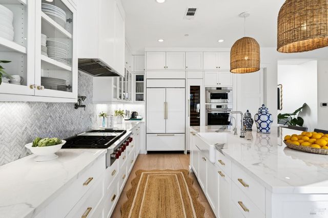 16 Upland Rd, St. Helena, CA 94574