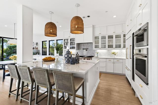 16 Upland Rd, St. Helena, CA 94574