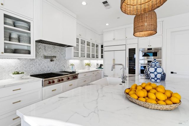 16 Upland Rd, St. Helena, CA 94574