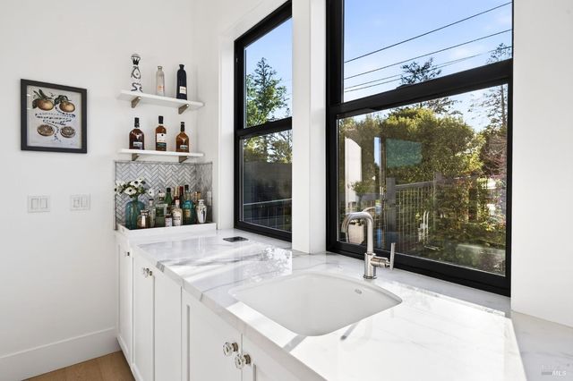 16 Upland Rd, St. Helena, CA 94574