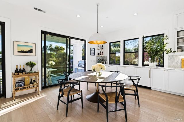 16 Upland Rd, St. Helena, CA 94574