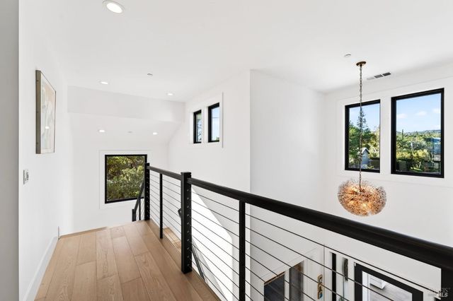 16 Upland Rd, St. Helena, CA 94574