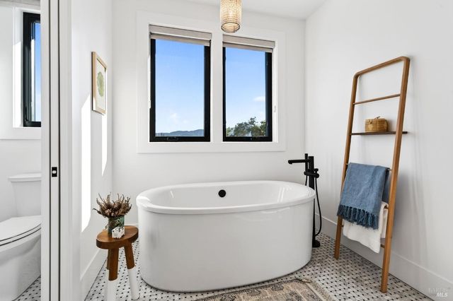 16 Upland Rd, St. Helena, CA 94574