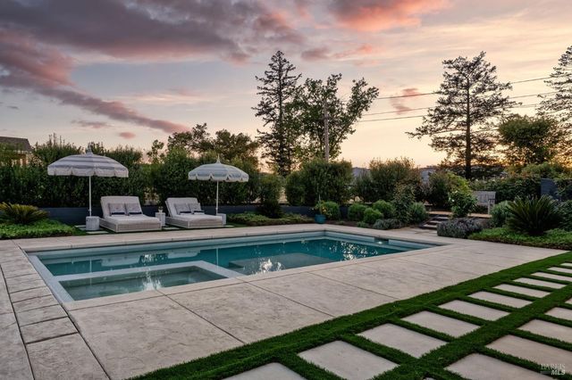 16 Upland Rd, St. Helena, CA 94574