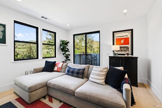 16 Upland Rd, St. Helena, CA 94574