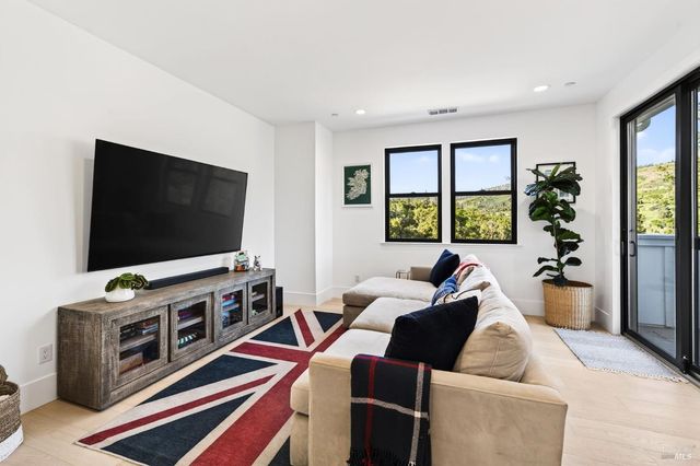 16 Upland Rd, St. Helena, CA 94574