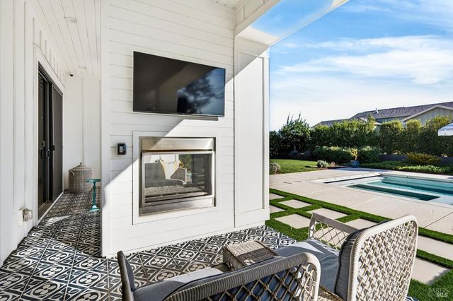 16 Upland Rd, St. Helena, CA 94574