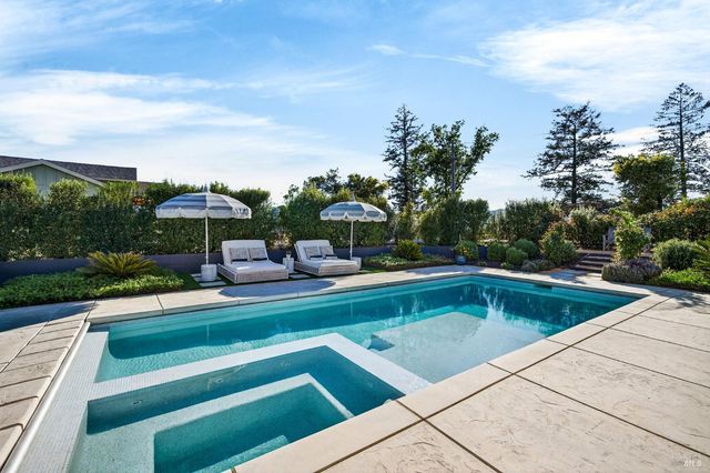 16 Upland Rd, St. Helena, CA 94574