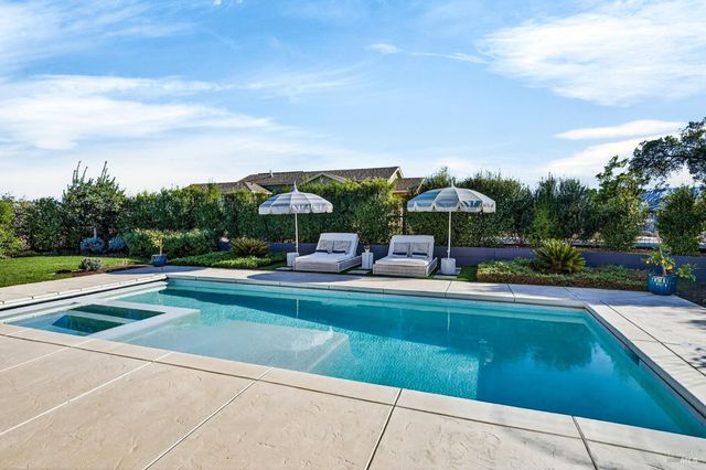 16 Upland Rd, St. Helena, CA 94574