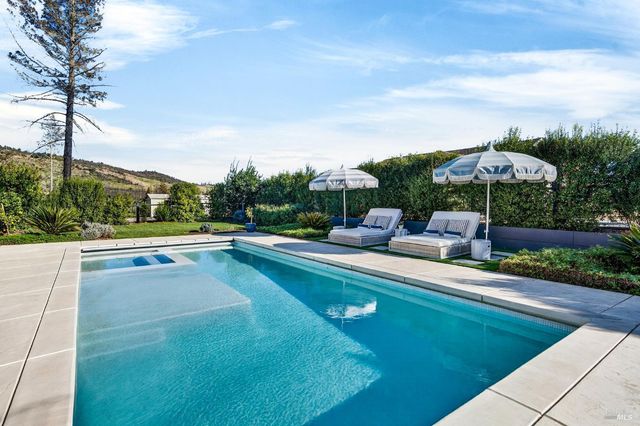 16 Upland Rd, St. Helena, CA 94574