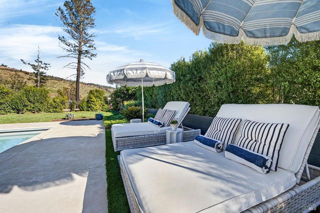 16 Upland Rd, St. Helena, CA 94574