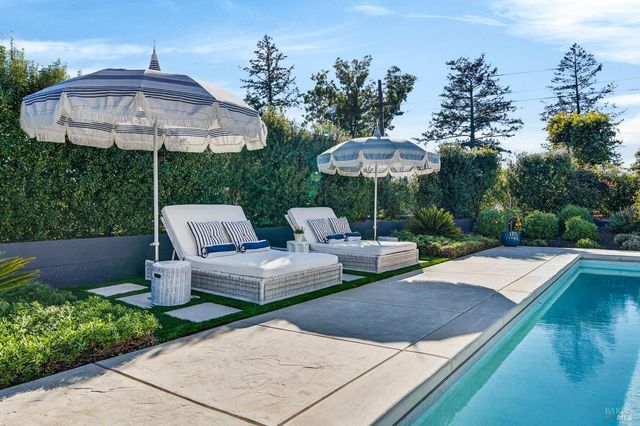 16 Upland Rd, St. Helena, CA 94574